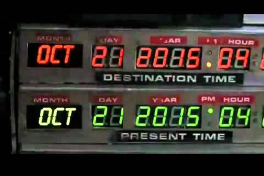 Celebra el 1º aniversario de la llegada de Marty Mcfly al futuro con estos 7 artículos