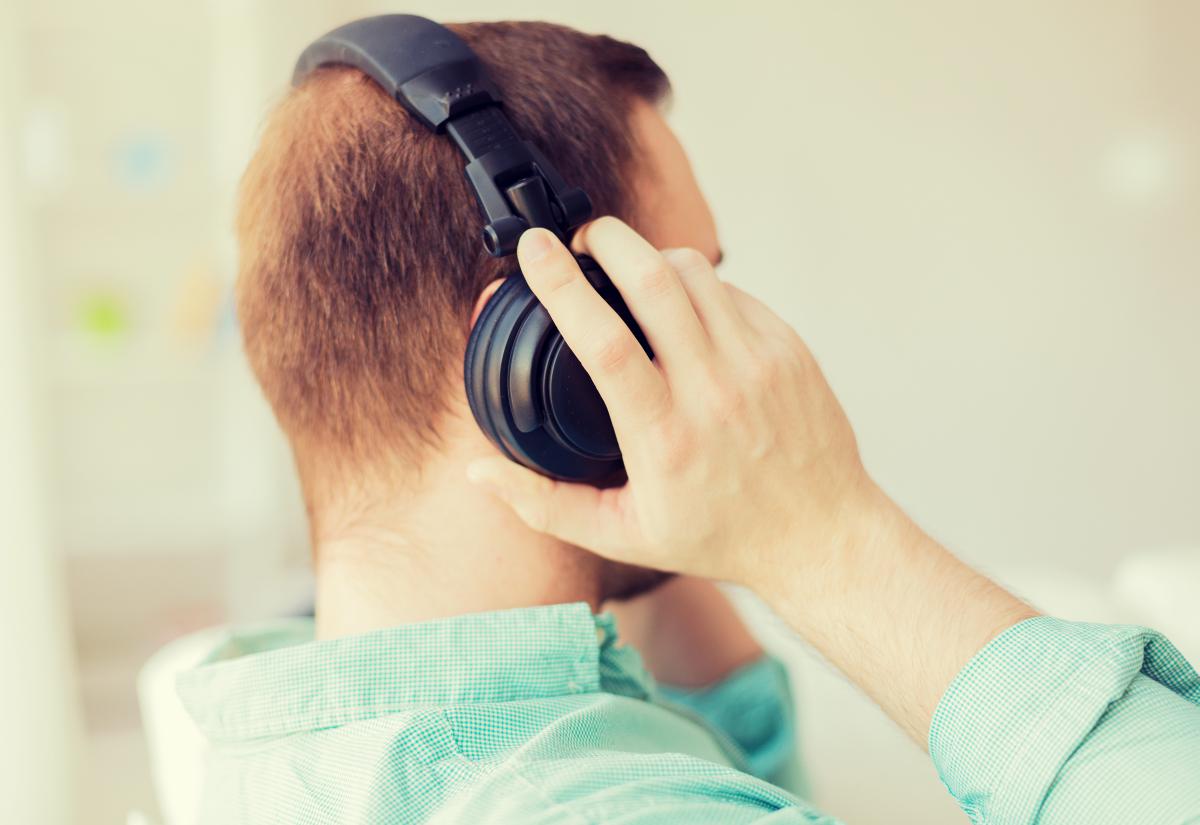 Cascos o auriculares, ¿qué debería comprar para escuchar música?