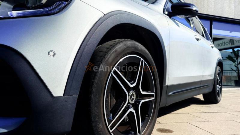Mercedes GLB 200 AMG LINE Techo Panorámico