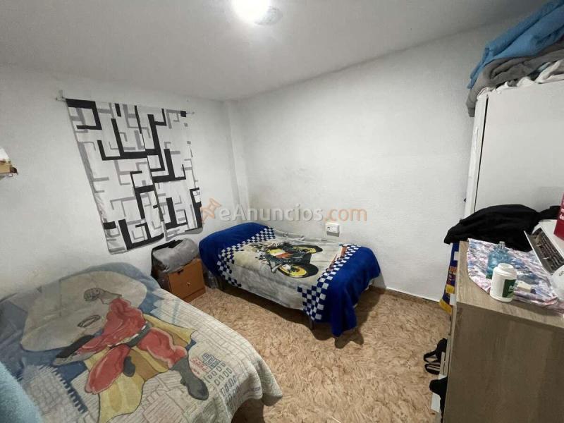 Solo para inversores. Piso de 3 dormitorios en Aldaia, con ascensor, que se vende con inquilino. Contacto: Valencia Rusa.