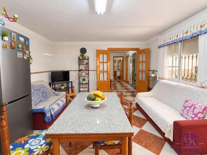 Piso con garaje y patio en Benamocarra