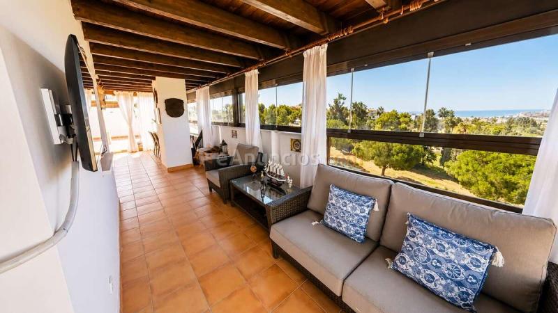 ático con espectacular terraza, vistas al mar y orientación sur en baviera golf
