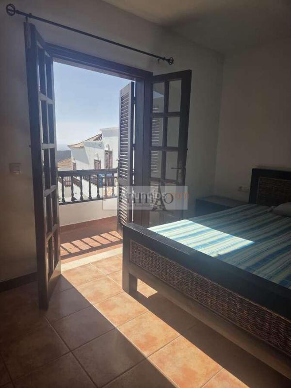 Adosado de 2 Dormitorios con Terraza, Garaje privado – Chayofa