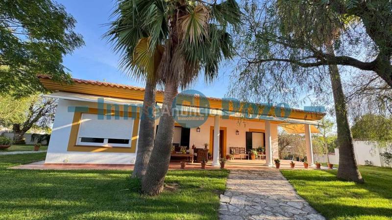 Chalet en venta en almendralejo – zona san marcos