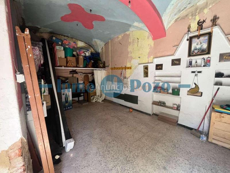 Se vende cochera en buena zona de almendralejo