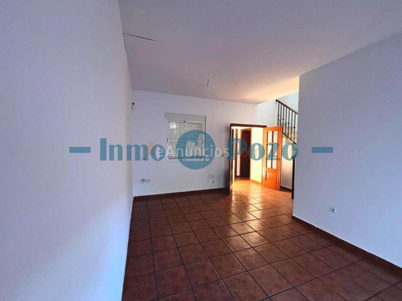 ???? Dúplex amplio en zona residencial por solo 139.900 € 4 habitaciones  2 baños  Garaje  2 patios  100 m útiles