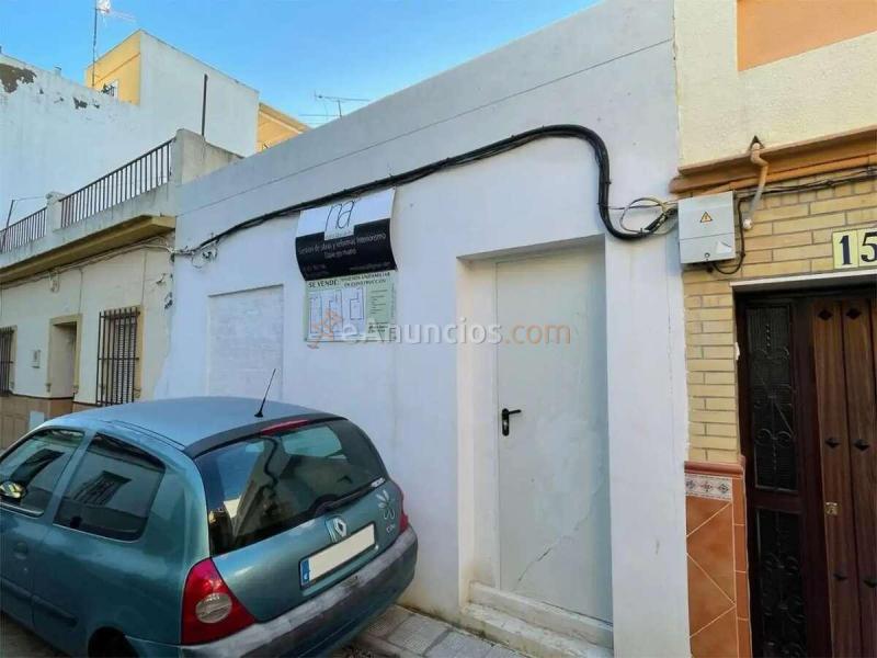 Adosado con proyecto de vivienda unifamiliar en Calle Castor, Valdezorras - El Gordillo, Sevilla
