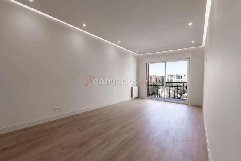 Piso reformado a estrenar con terraza, garaje y ascensor en La Paz, Madrid