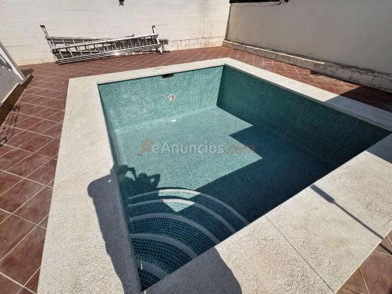 Pareado de 3 plantas con piscina privada en Calle Bizet, Alhaurín de la Torre