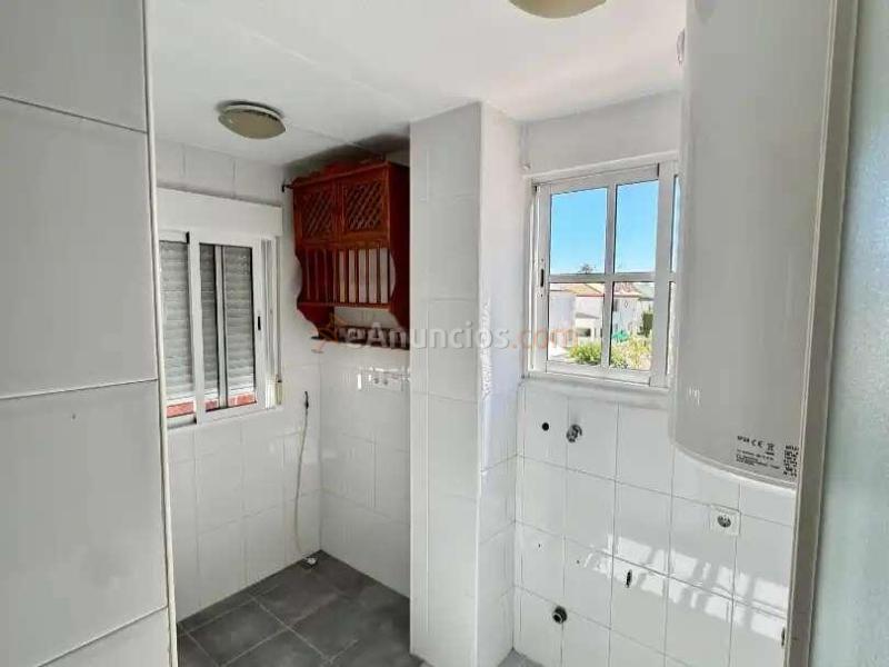 Pareado de 3 plantas con piscina privada en Calle Bizet, Alhaurín de la Torre