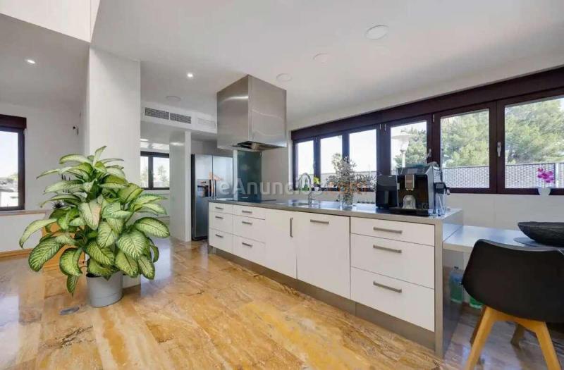 Villa mediterránea de lujo en Algezares, Murcia, con parcela de 3.800 m y vistas al Valle de la Fuensanta
