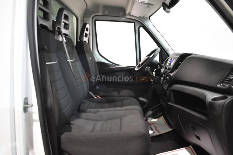 Iveco Daily CHASIS CABINA CARROZADO PAQUETERO CAMIÓN 35C 16H 3450 2.3D 156CV CON PLATAFORMA ELEVADORA Y RUEDA GEMELA 