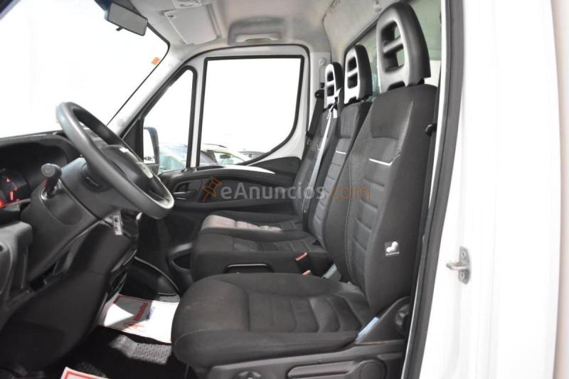 Iveco Daily CHASIS CABINA CARROZADO PAQUETERO CAMIÓN 35C 16H 3450 2.3D 156CV CON PLATAFORMA ELEVADORA Y RUEDA GEMELA 