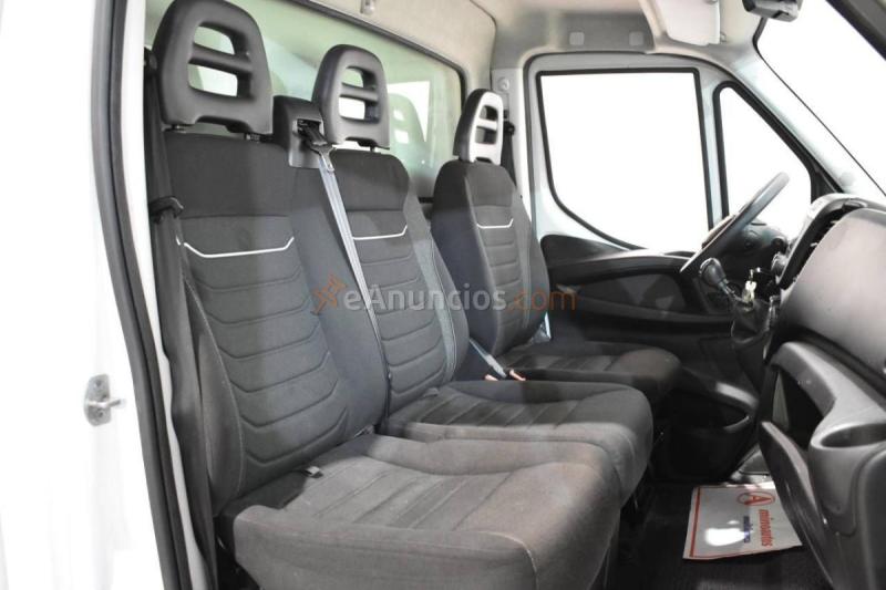 Iveco Daily CHASIS CABINA CARROZADO PAQUETERO CAMIÓN 35C 16H 3450 2.3D 156CV CON PLATAFORMA ELEVADORA Y RUEDA GEMELA 