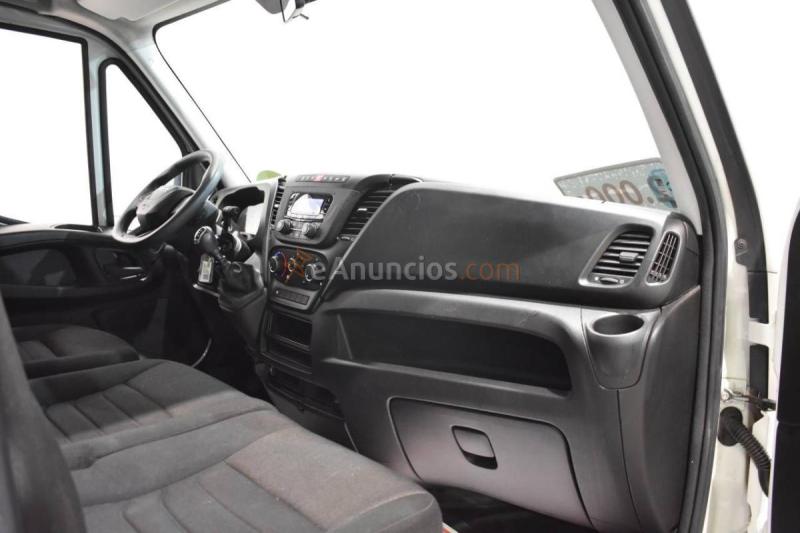 Iveco Daily CHASIS CABINA CARROZADO PAQUETERO CAMIÓN 35C 16H 3450 2.3D 156CV CON PLATAFORMA ELEVADORA Y RUEDA GEMELA 