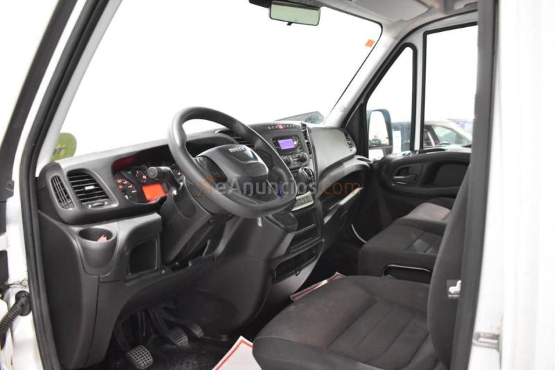Iveco Daily CHASIS CABINA CARROZADO PAQUETERO CAMIÓN 35C 16H 3450 2.3D 156CV CON PLATAFORMA ELEVADORA Y RUEDA GEMELA 