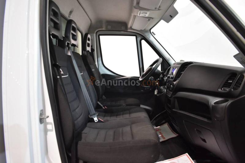 Iveco Daily CHASIS CABINA DOBLE RUEDA CARROZADO PAQUETERO CAMIÓN 35C 16H 3750 2.3D 156 CV 