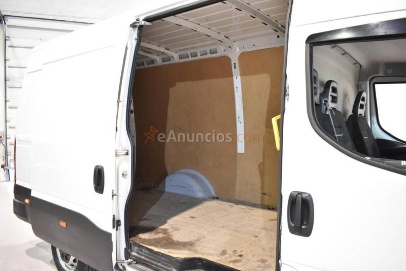 Iveco Daily FURGÓN 3520 35S 16V 2.3TD 156 CV 