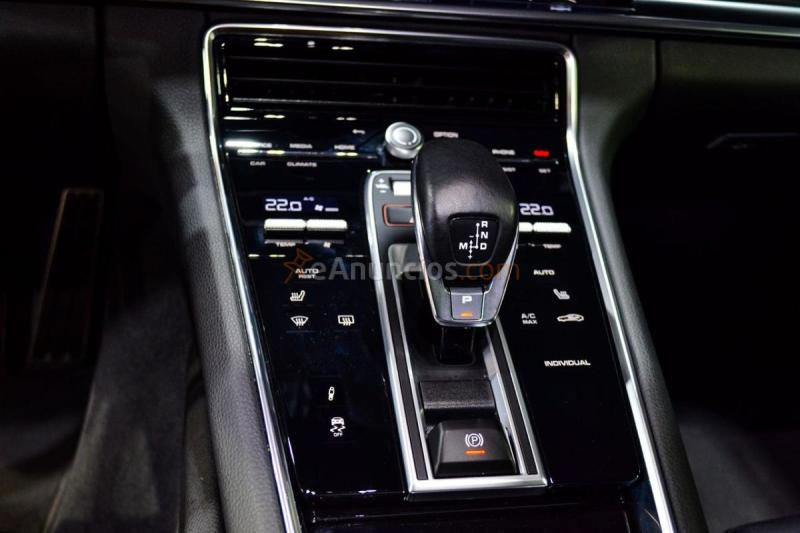 Porsche Panamera 4 E-Hybrid Platinum Edition