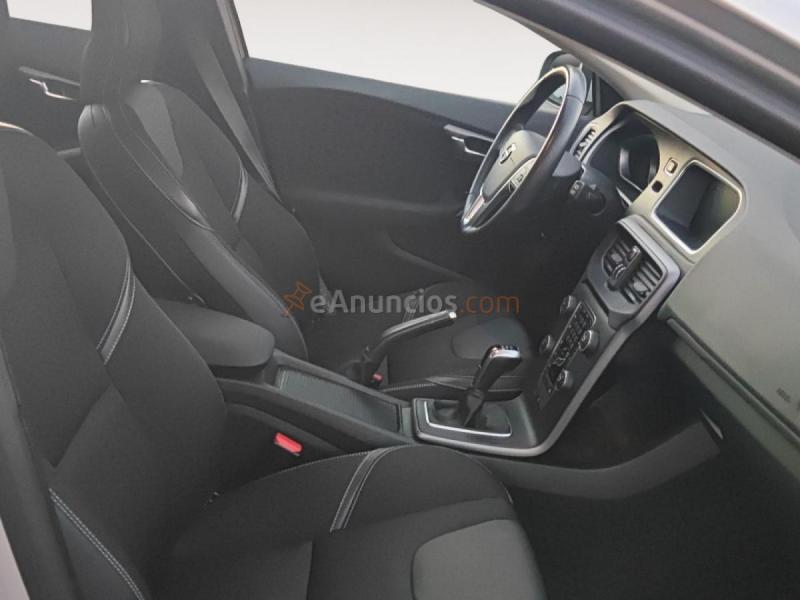 Volvo V40 BERLINA CON PORTON 2.0 T2 MOMENTUM 122 5P