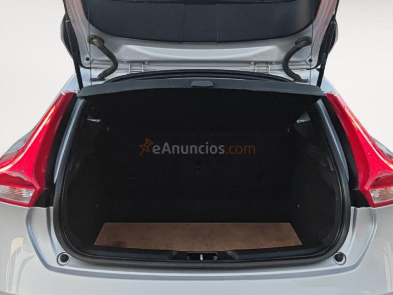 Volvo V40 BERLINA CON PORTON 2.0 T2 MOMENTUM 122 5P