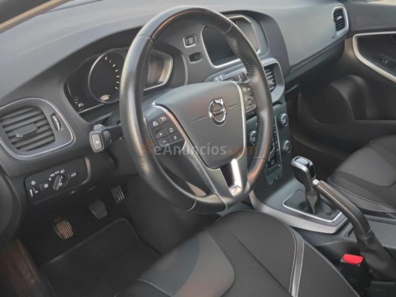 Volvo V40 BERLINA CON PORTON 2.0 T2 MOMENTUM 122 5P