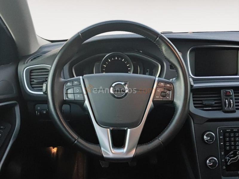 Volvo V40 BERLINA CON PORTON 2.0 T2 MOMENTUM 122 5P