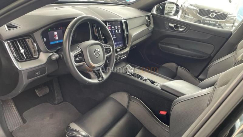 Volvo XC60 2.0 B4 P PLUS DARK AUTO 5P