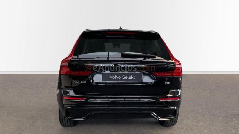 Volvo XC60 2.0 B4 P PLUS DARK AUTO 5P