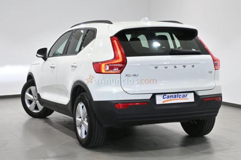Volvo XC40 Momentum Core T2 