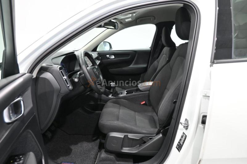 Volvo XC40 Momentum Core T2 