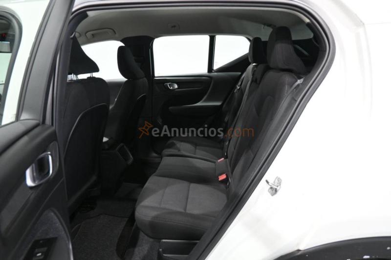 Volvo XC40 Momentum Core T2 