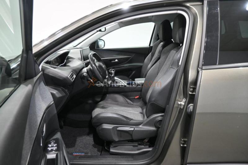 Peugeot 5008 Allure PureTech 130 S&S 