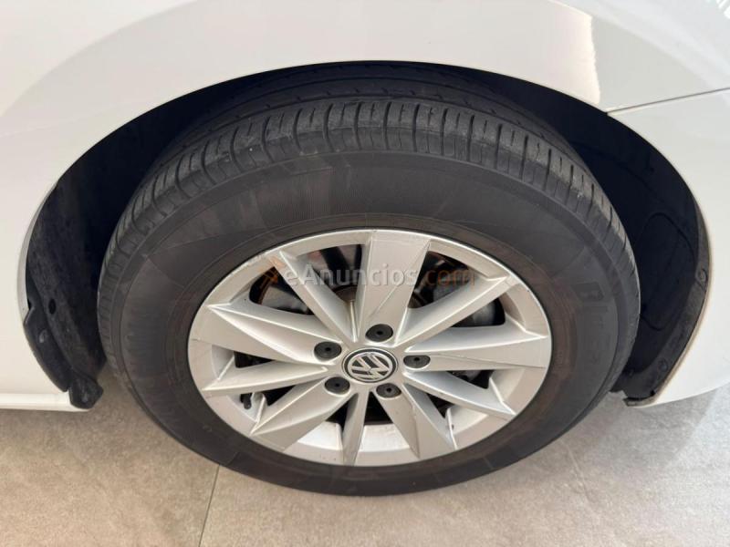 VW Golf Advance