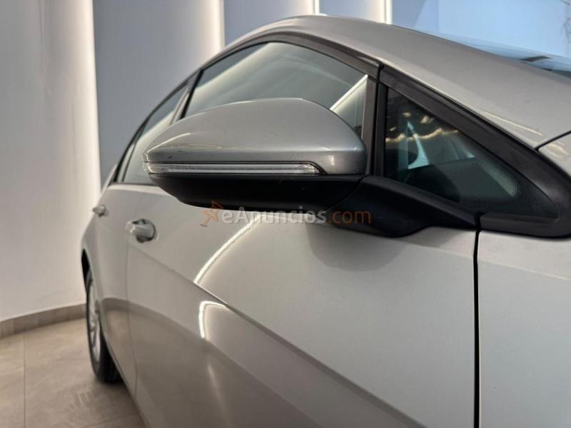 VW Golf Advance