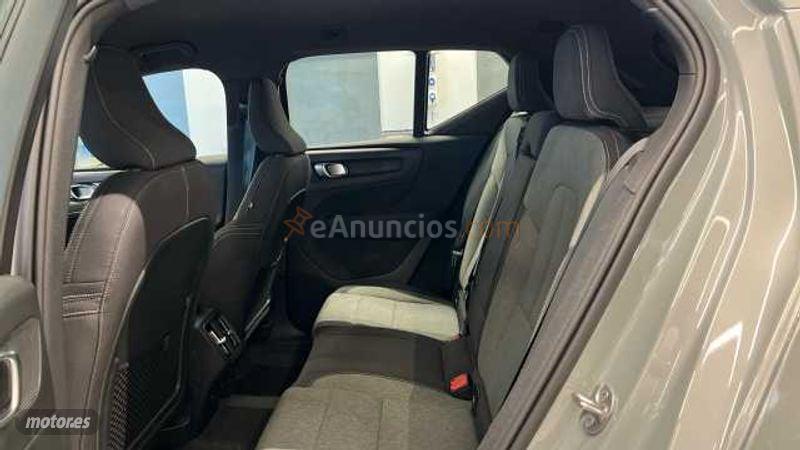 Volvo XC40 2.0 B3 MHEV CORE DCT 163 CV de 2025 con 13.822 Km por 34.500 EUR. en A Coruna