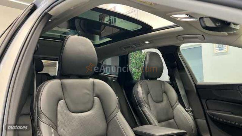 Volvo XC 60 2.0 T6 AWD RECHARGE ULTRA DARK AUTO 350 CV de 2024 con 17.253 Km por 55.300 EUR. en A Coruna
