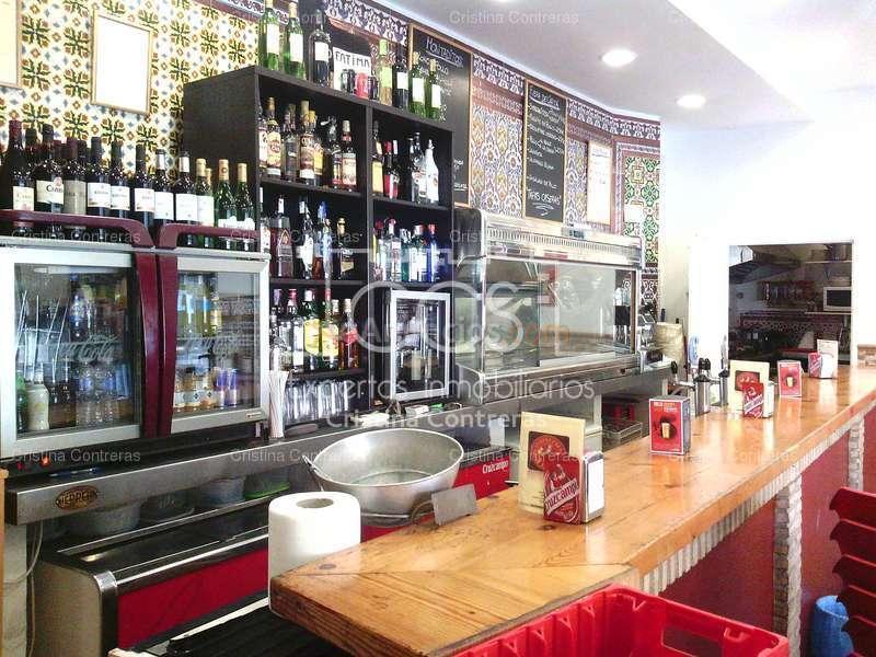 Venta de local en funcionamiento de 95 m2 construidos,hace esquina en Triana ( Sevilla