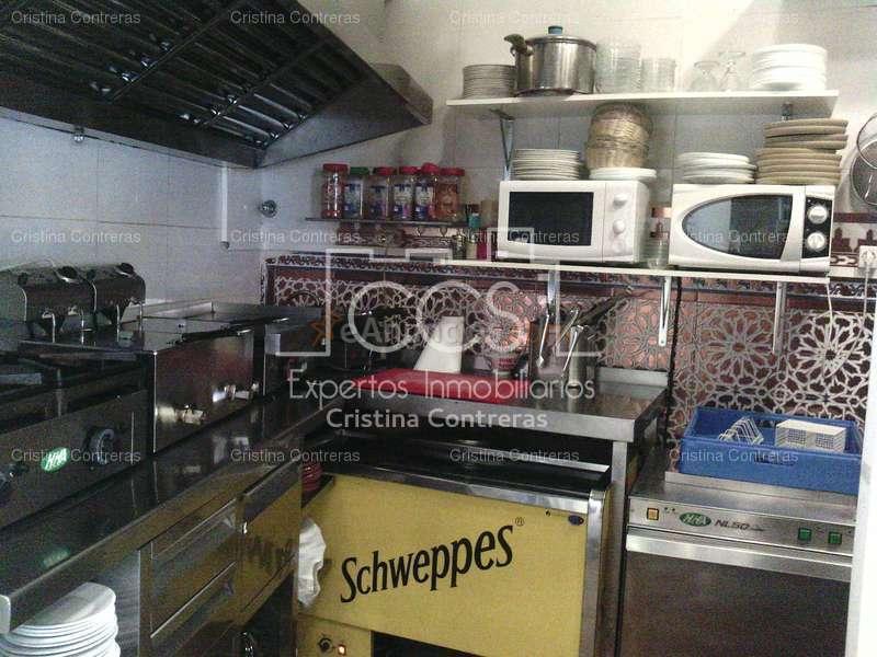 Venta de local en funcionamiento de 95 m2 construidos,hace esquina en Triana ( Sevilla