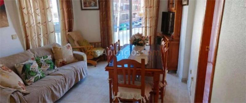 Piso con terraza, trastero y ascensor en excelente ubicación en Torrevieja