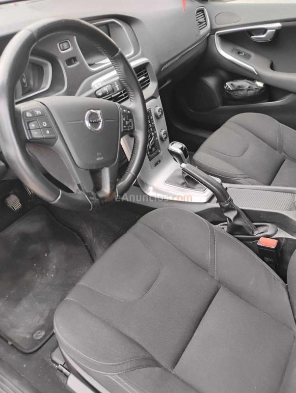 Volvo V40 2.0 T2 Momentum 
