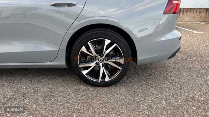 Volvo V 60 2.0 B4 D CORE AUTO 197 5P de 2025 con 33.568 Km por 34.500 EUR. en Cordoba