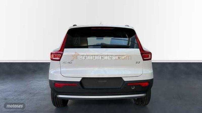 Volvo XC40 2.0 B3 MHEV CORE DCT 5P de 2026 con 1 Km por 35.900 EUR. en Barcelona
