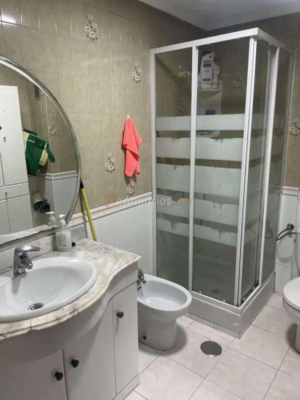 Piso amplio de 5 habitaciones en Cruz del Humilladero, Málaga