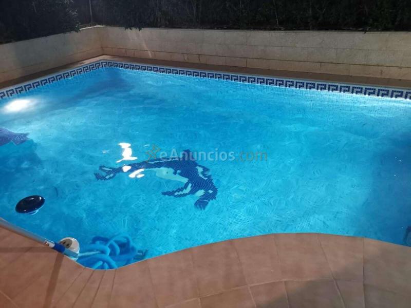 Casa adosada con piscina privada en Altorreal, junto al campo de golf