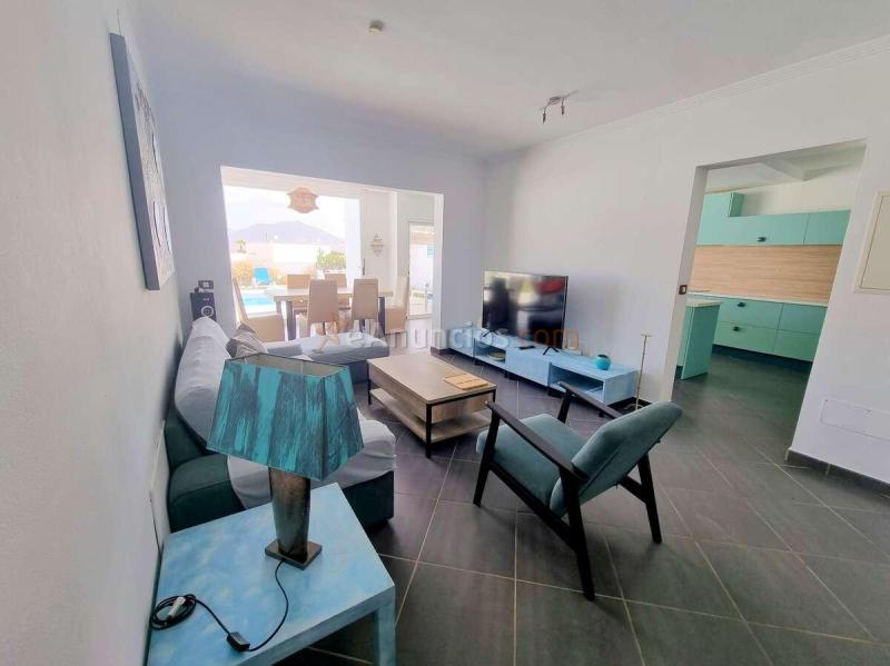 VILLA CON PISCINA EN PLAYA BLANCA