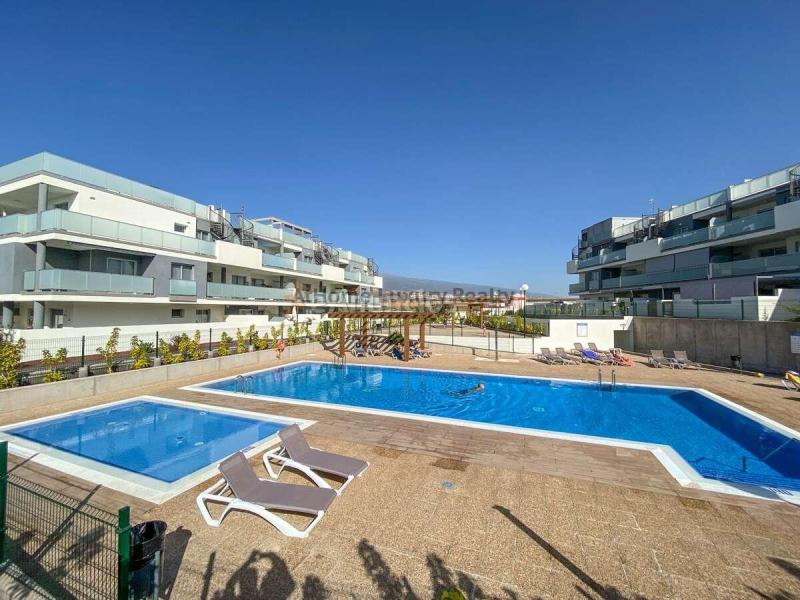 Exclusiva oportunidad en la tejita – 295.000 €  1 dormitorio  terraza + solárium privado  garaje y trastero