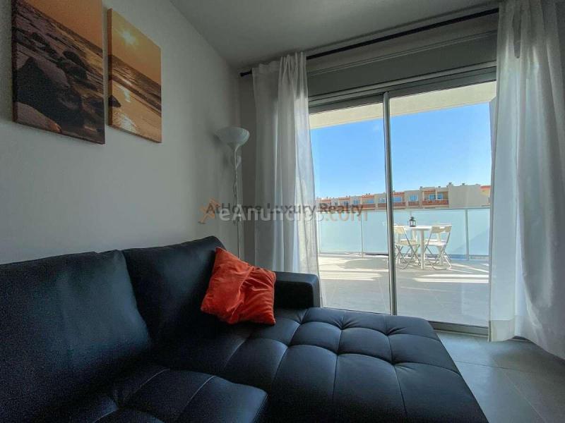 Exclusiva oportunidad en la tejita – 295.000 €  1 dormitorio  terraza + solárium privado  garaje y trastero