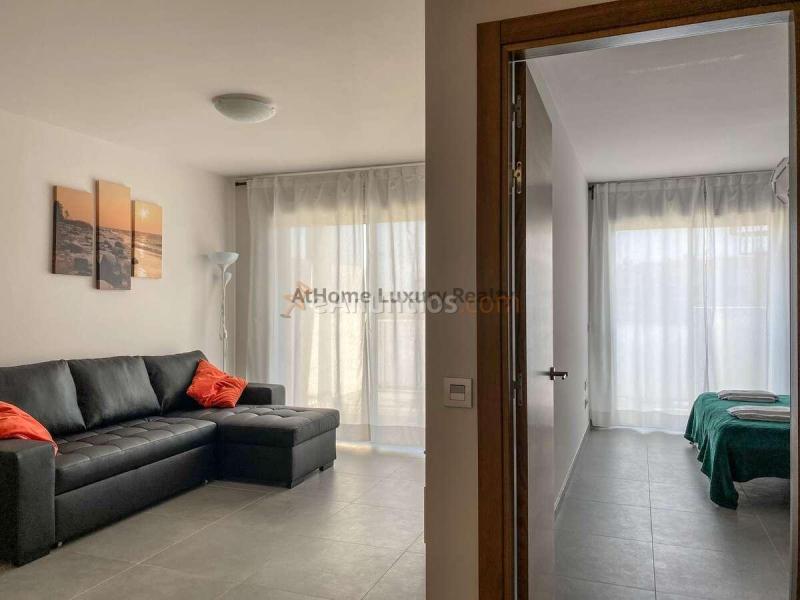 Exclusiva oportunidad en la tejita – 295.000 €  1 dormitorio  terraza + solárium privado  garaje y trastero