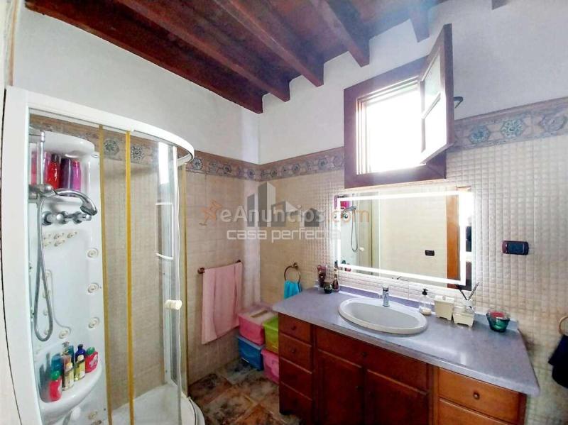 Casa de 1 dormitorio con terreno para construir en tajaste, tinajo